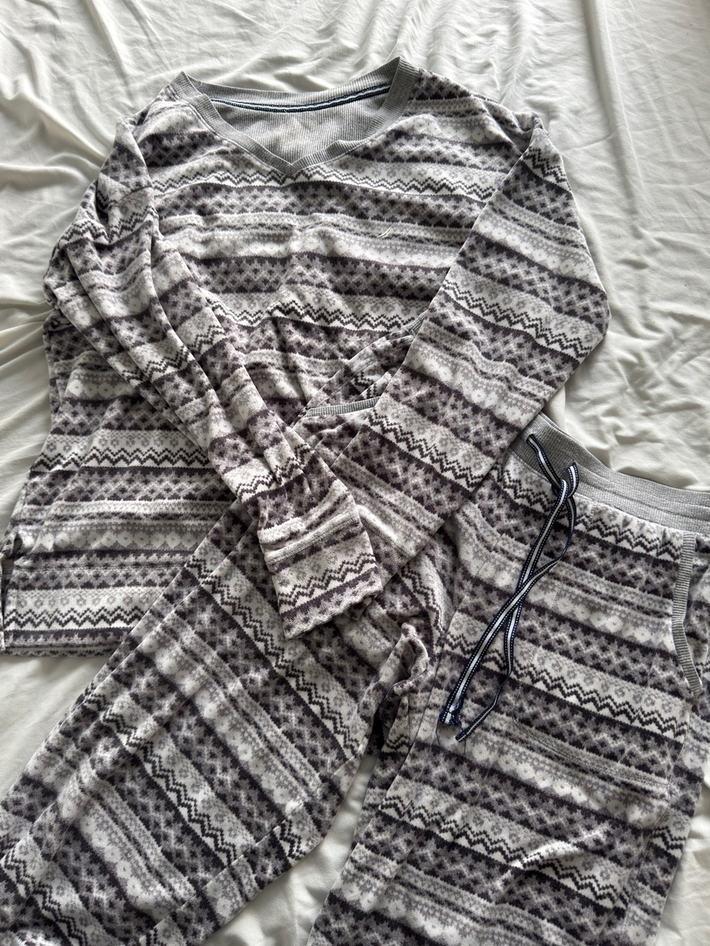 🔥NEW Nautica Women’s 2-Piece Cozy Fleece Pajama Set – Gray